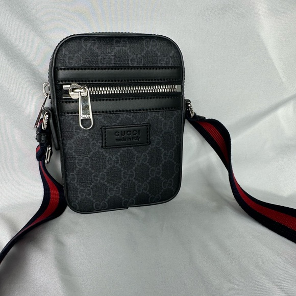 Gucci messenger Bag - Picture 1 of 9
